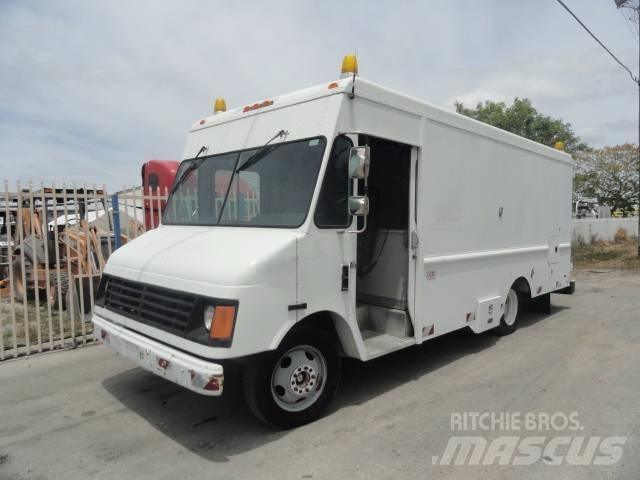 GMC P30 Municipal / general purpose vehicles