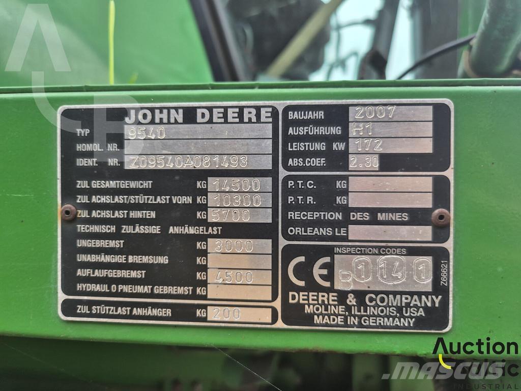 John Deere 9540 Combine harvesters