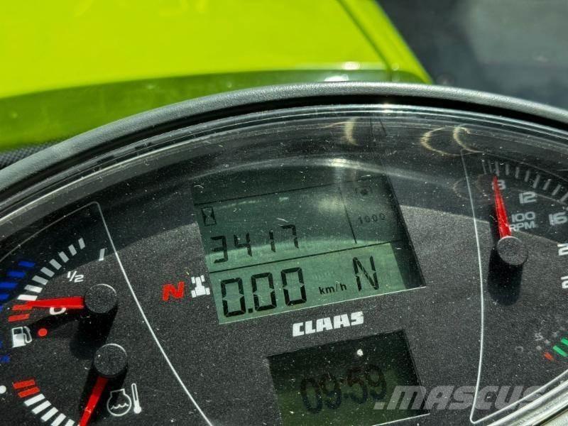 CLAAS AXION 830 Tractors