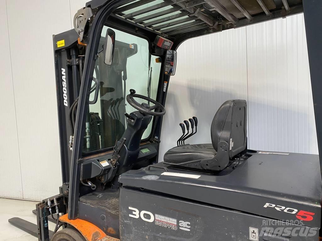 Doosan B30X-5 Electric forklift trucks
