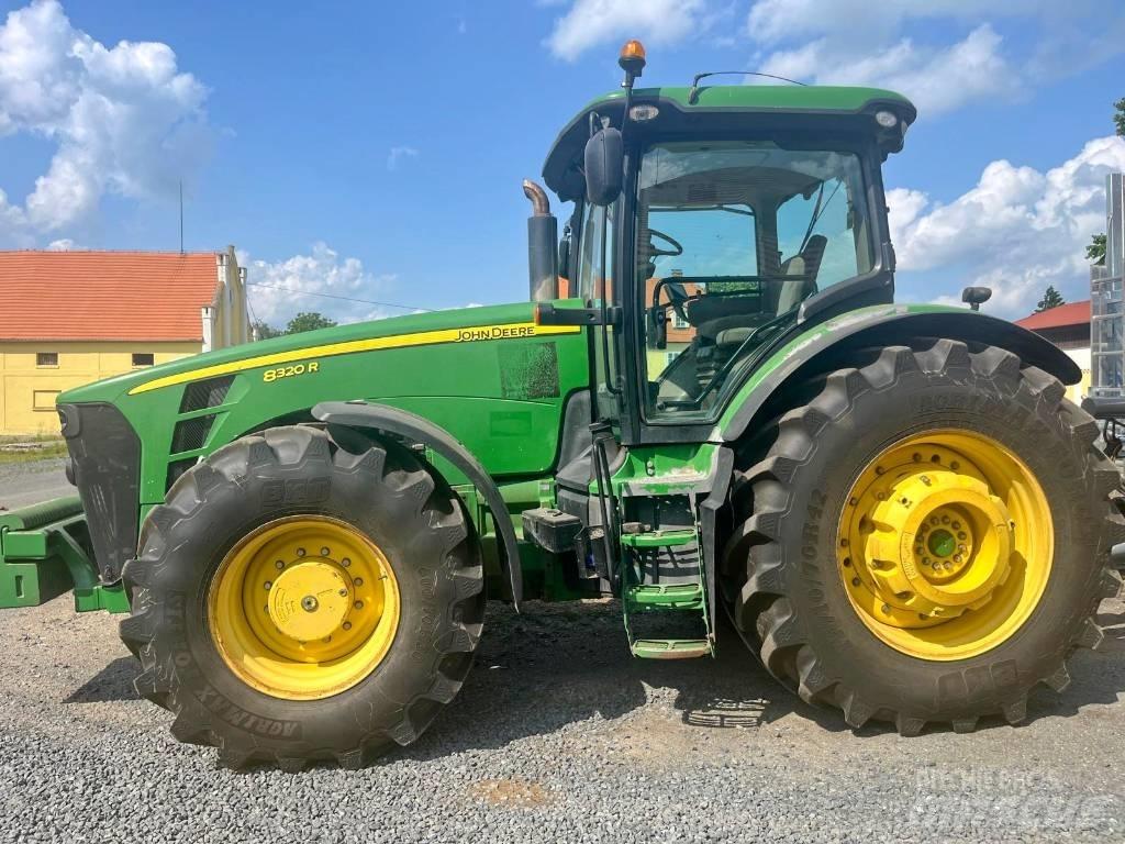 John Deere 8320 R Tractors