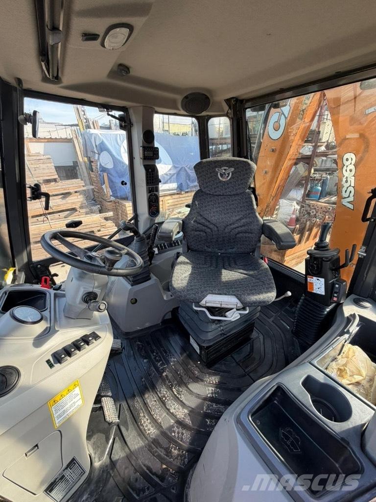 CASE 695 Backhoe
