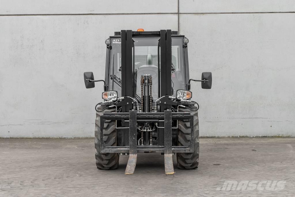 Manitou MC 30-4 Diesel trucks