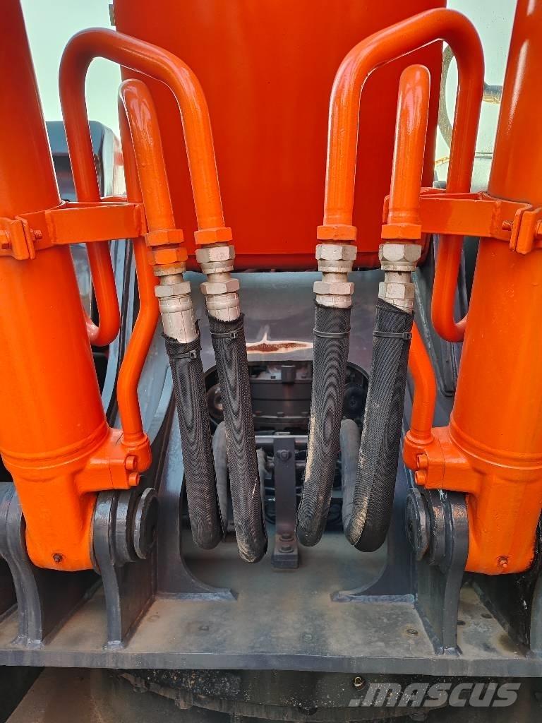 Hitachi ZX 210 Crawler excavators