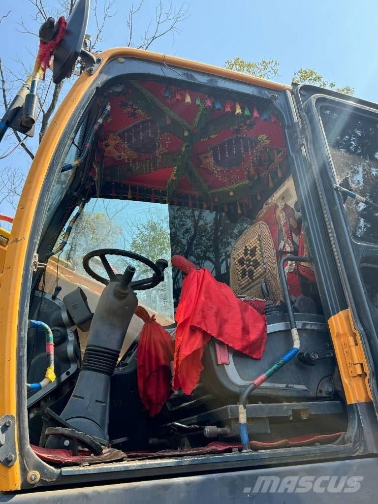 Hyundai 210W-9 Wheeled excavators