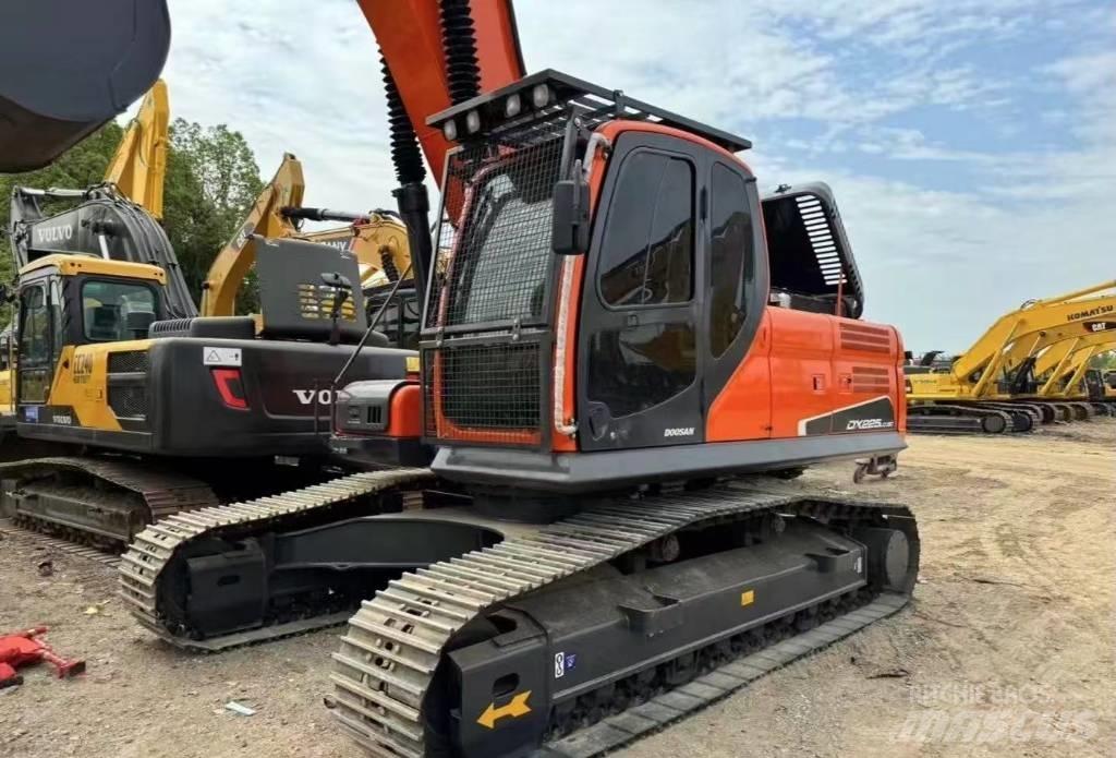 Doosan DX 225 Crawler excavators