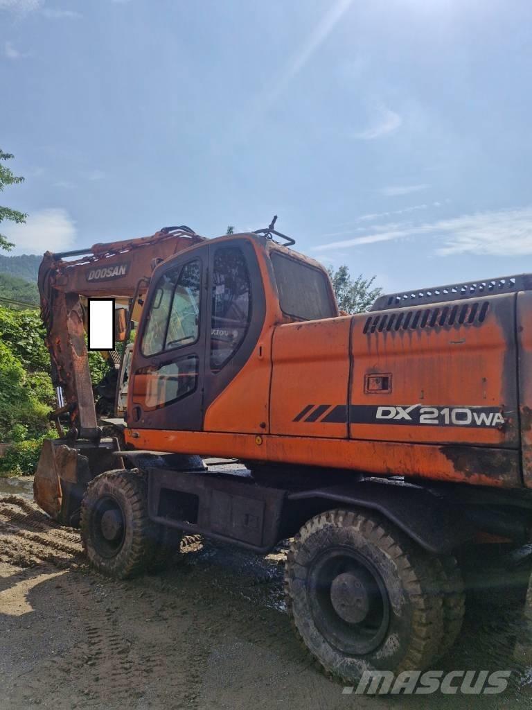 Doosan DX 210 W Wheeled excavators