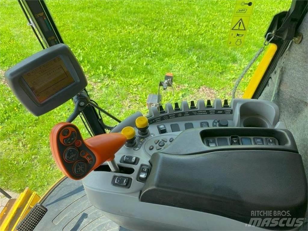 New Holland CX 880 Combine harvesters