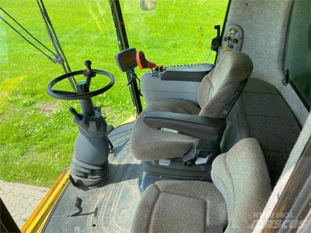 New Holland CX 880 Combine harvesters