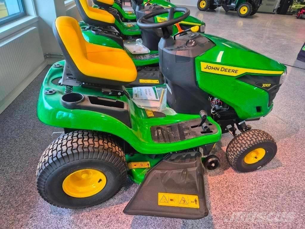 John Deere 107 R Riding mowers
