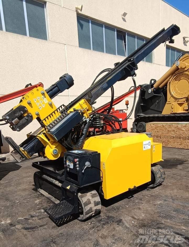  MGI Tonker 830 Vibratory pile drivers