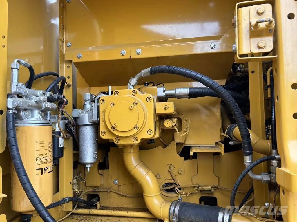 CAT 320 Crawler excavators