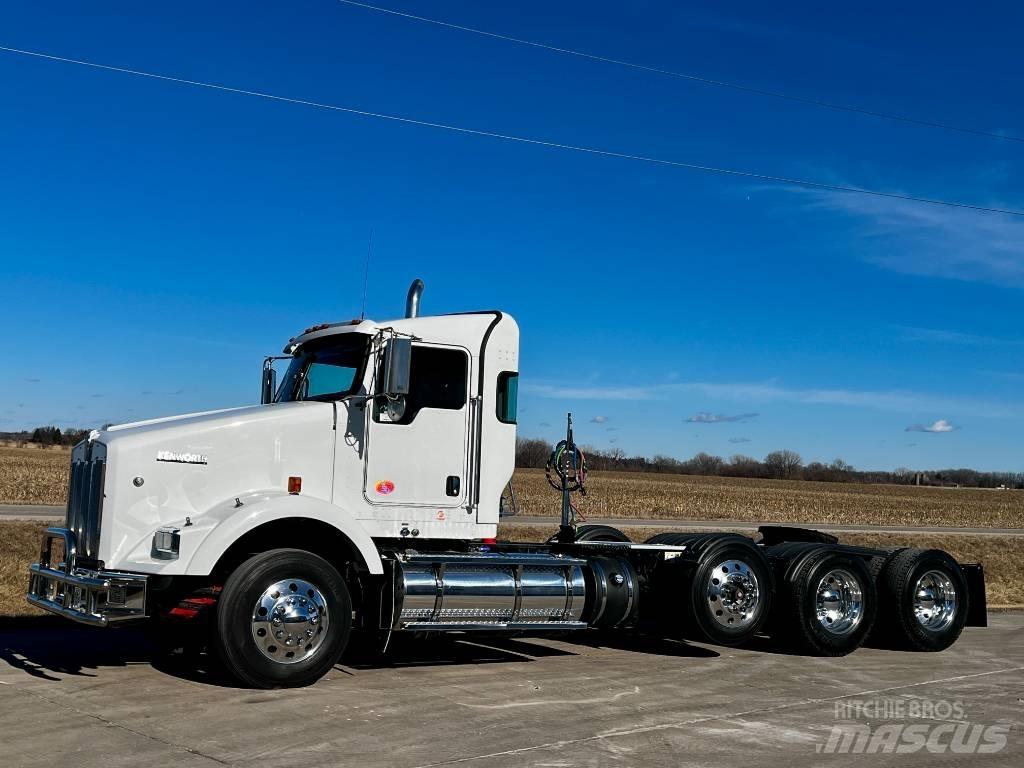 Kenworth T 800 Prime Movers