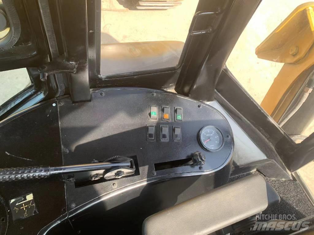 CAT 420 F2 Backhoe