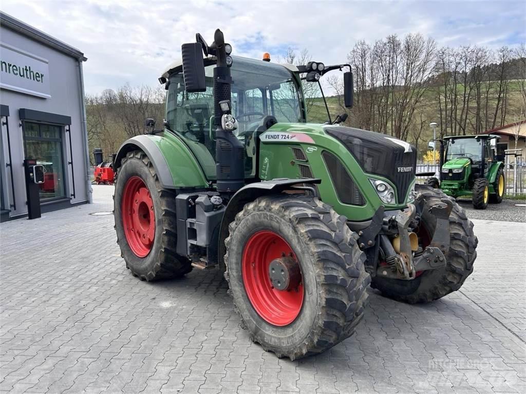Fendt 724 Vario Tractors