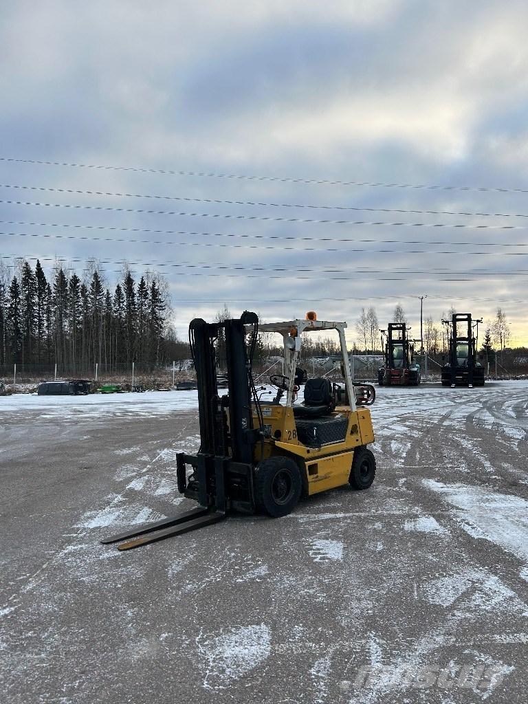 TCM FG 25 N2 LPG trucks