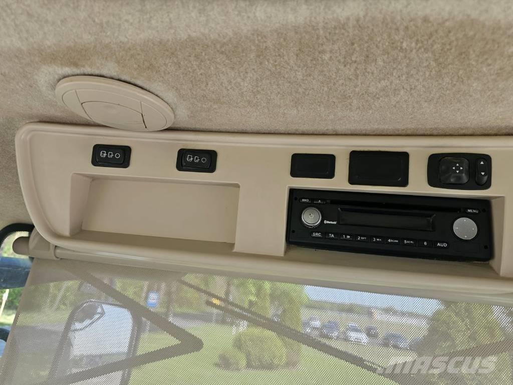 John Deere 8245 R Tractors