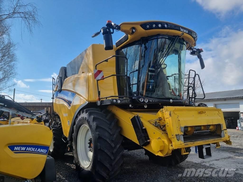 New Holland CX 8.70 Combine harvesters