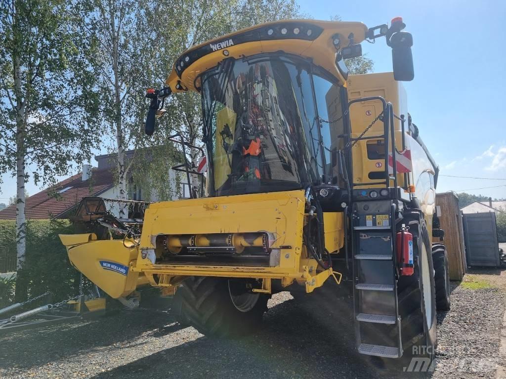 New Holland CX 8.70 Combine harvesters