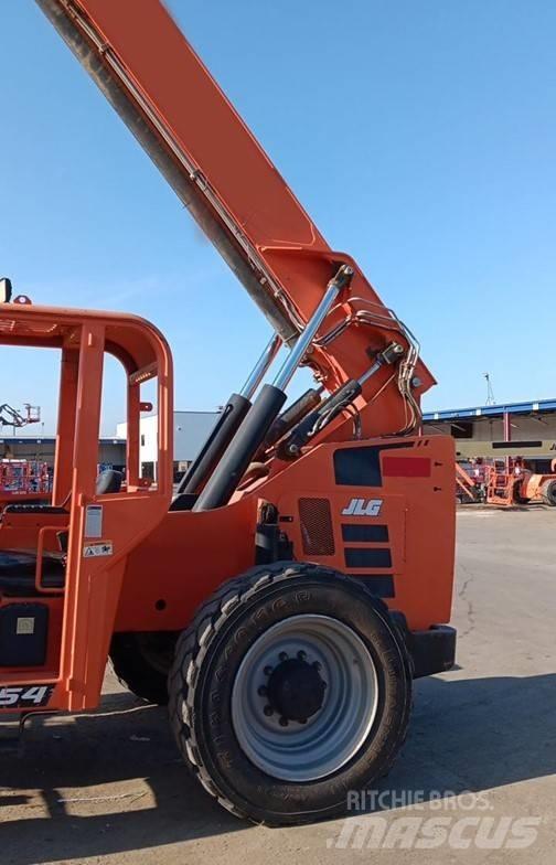SkyTrak 10054 Telescopic handlers