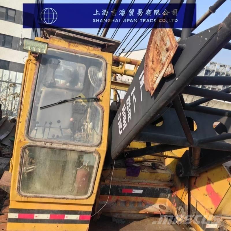 Hitachi KH180 Track mounted cranes