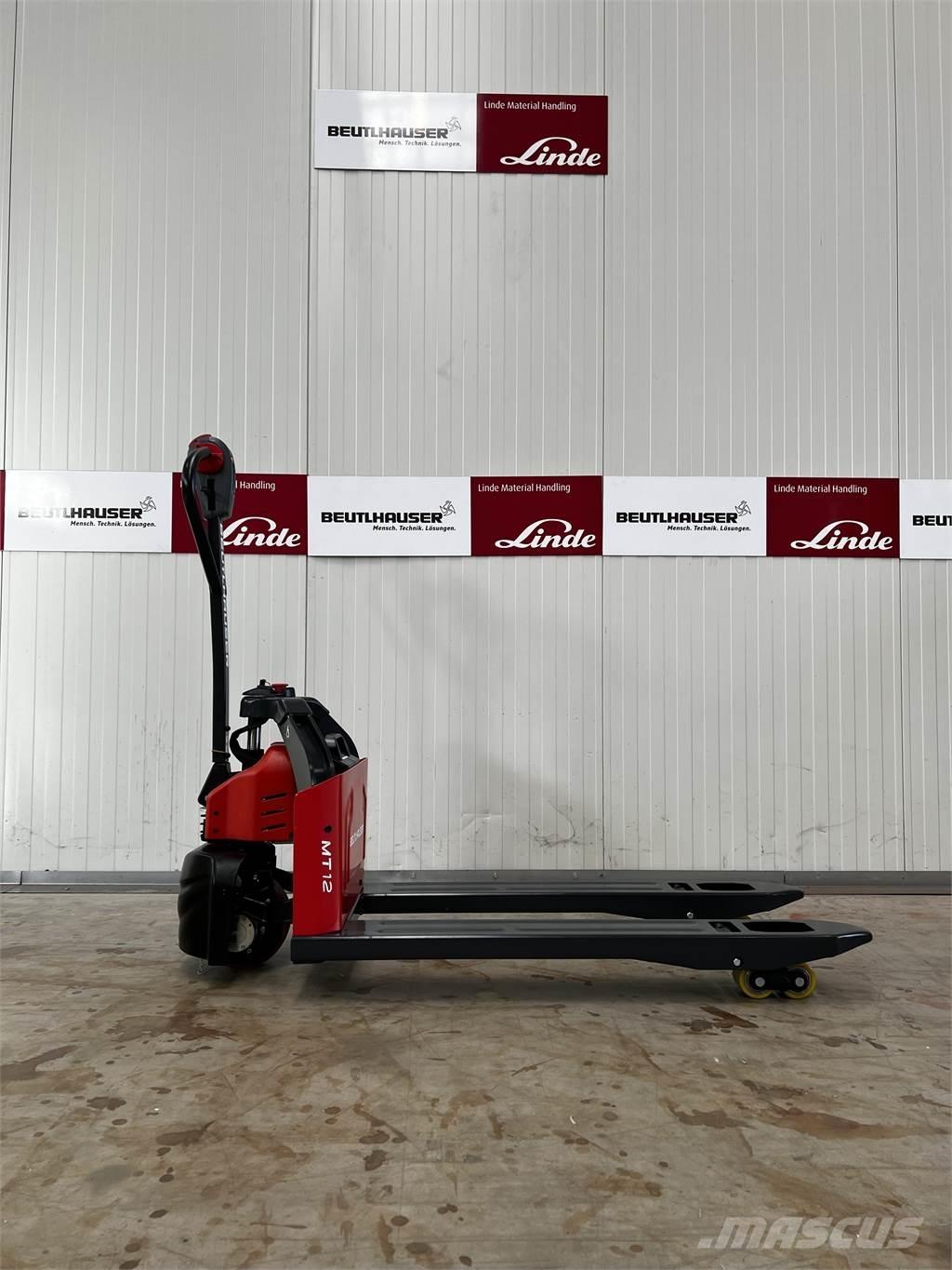 Linde MT12 Pedestrian stacker