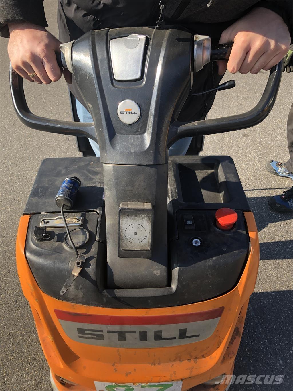 Still LTX20 Tow truck