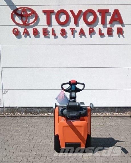 Toyota LPE 250 Pedestrian stacker