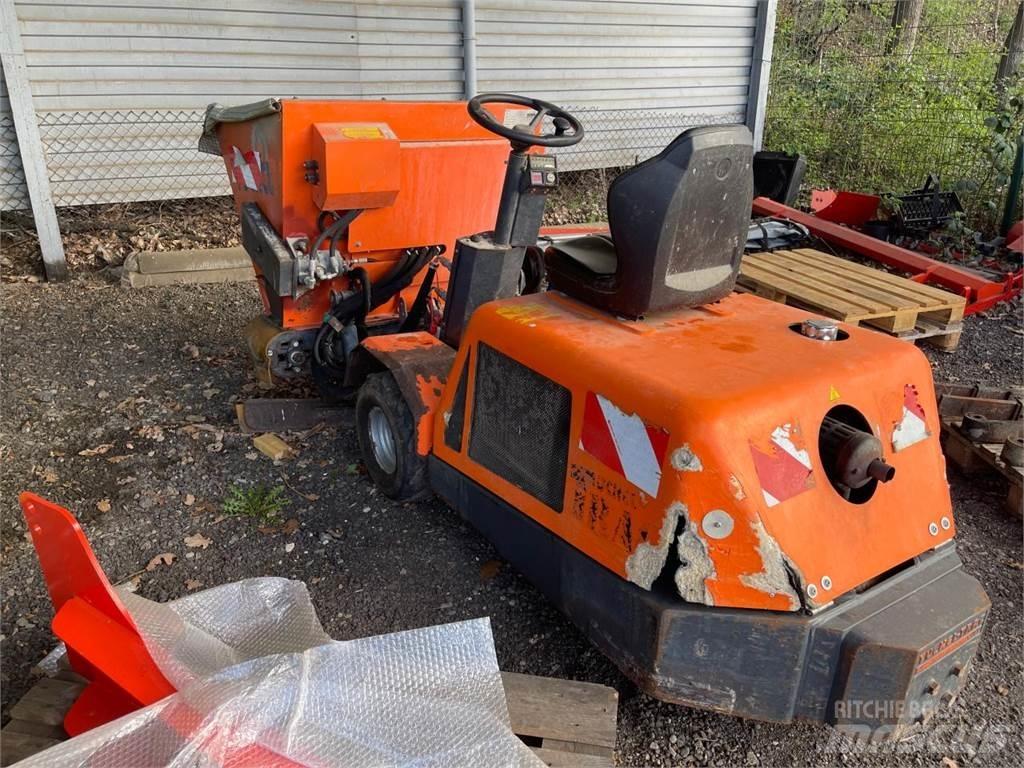  Tucheltrac Trio Other livestock machinery and accessories