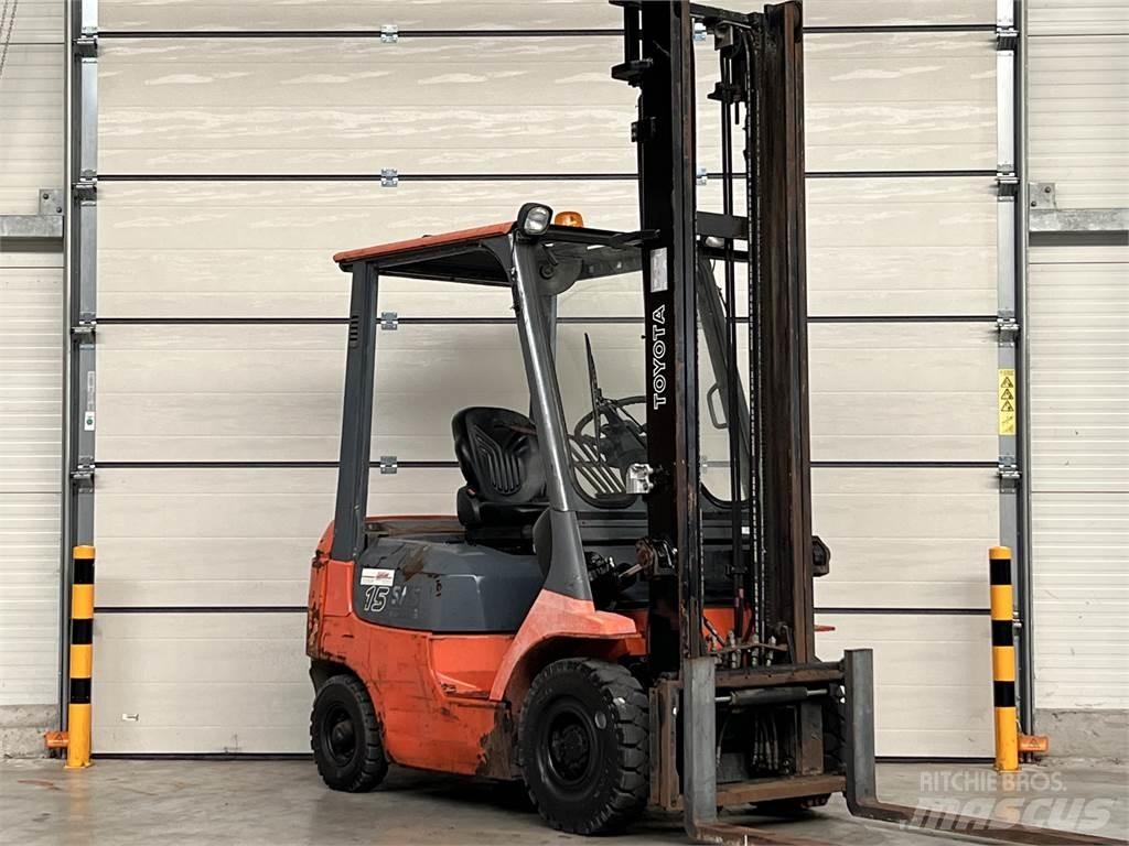 Toyota 02-7FDF15 Diesel trucks