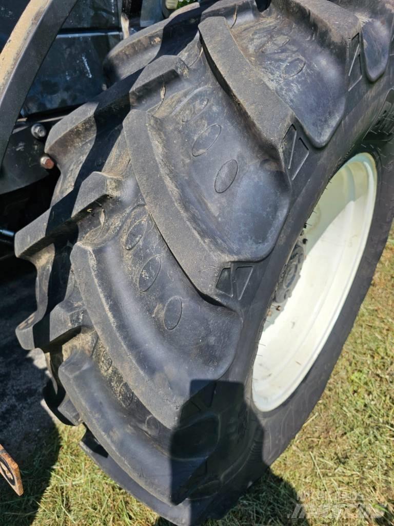 New Holland TM 140 Tractors