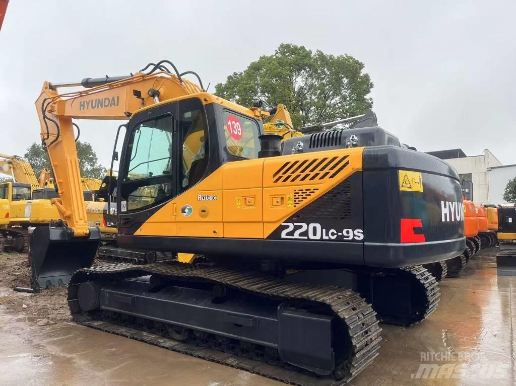 Hyundai R220LC-9S Wheeled excavators
