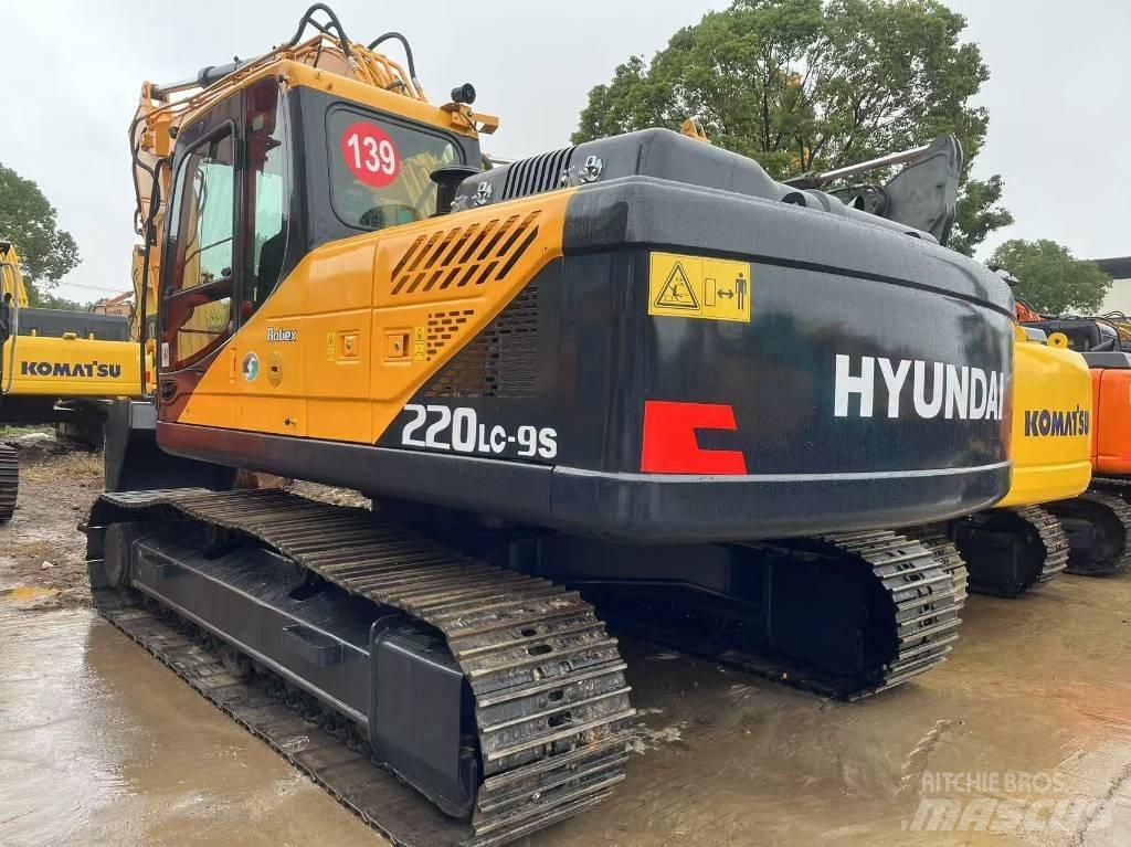Hyundai R220LC-9S Wheeled excavators