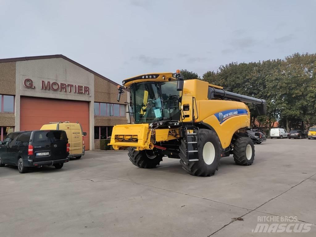 New Holland CX 8.80 Combine harvesters