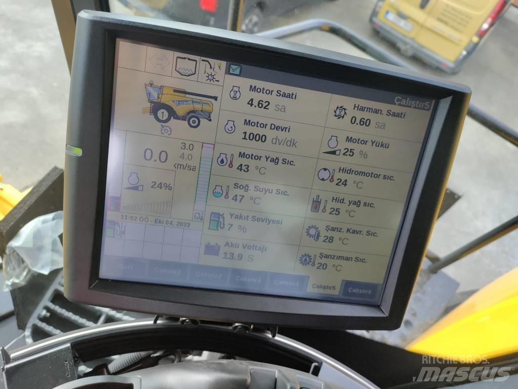 New Holland CX 8.80 Combine harvesters