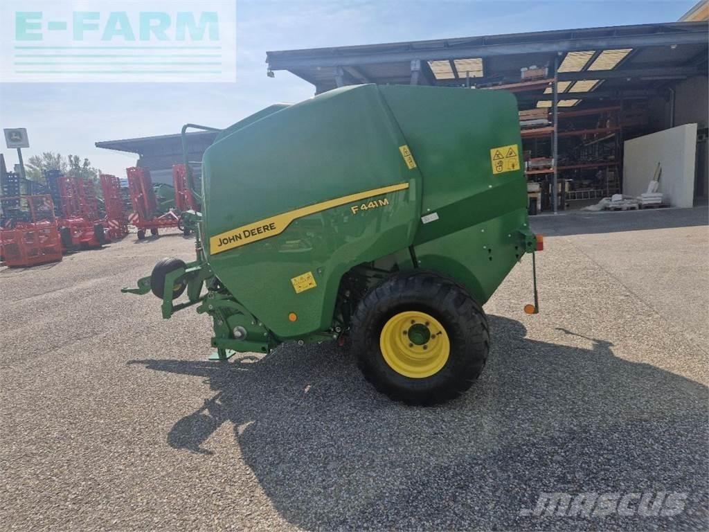 John Deere F441M Square balers