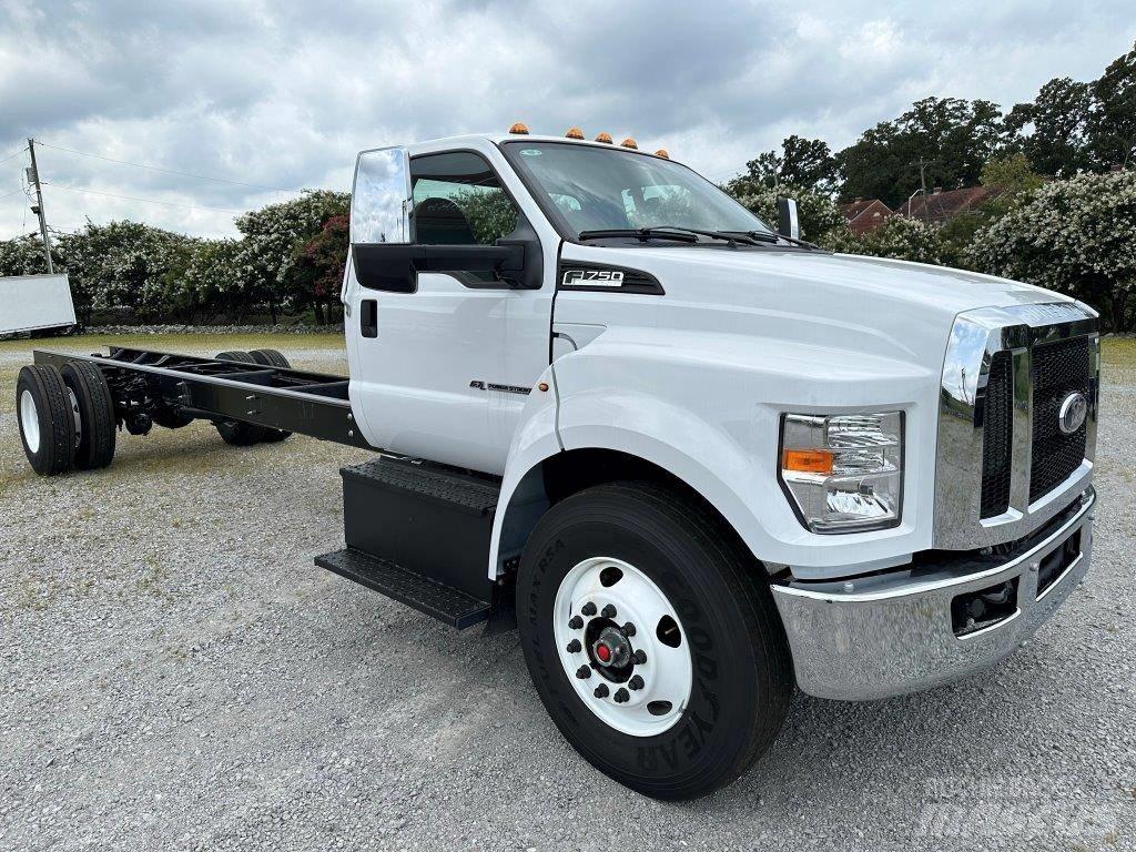 Ford F-750 Chassis Cab trucks
