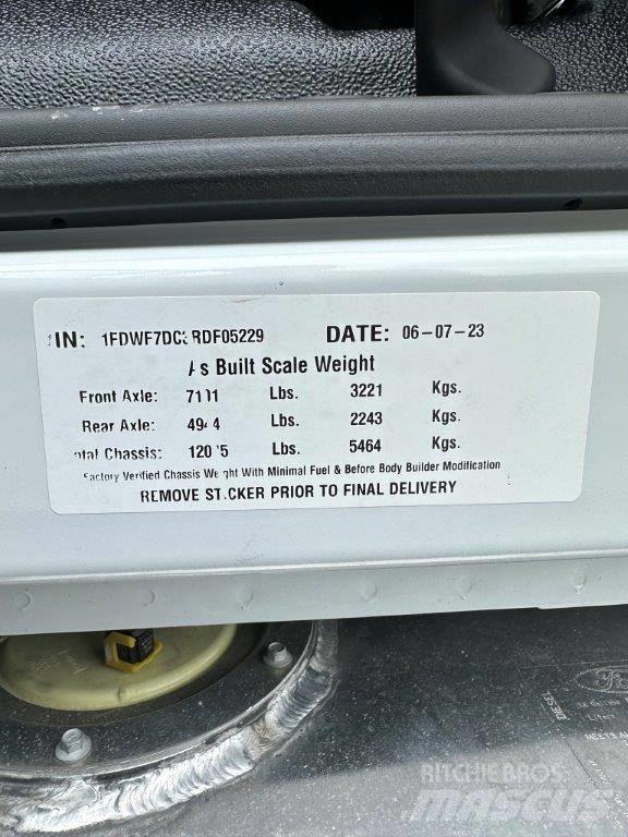 Ford F-750 Chassis Cab trucks