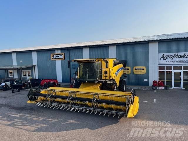 New Holland CX8.70 Combine harvesters
