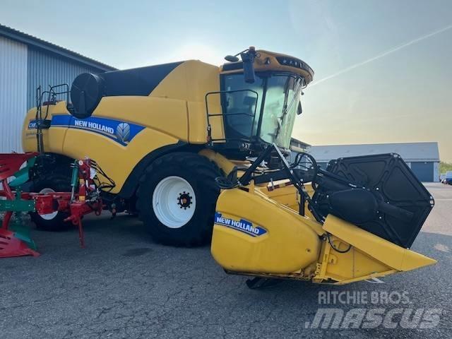 New Holland CX8.70 Combine harvesters