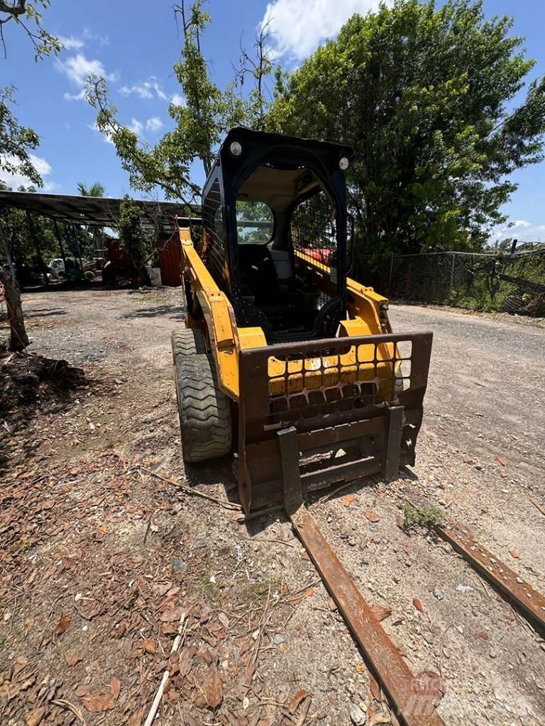 CAT 242 D Skid steer loaders