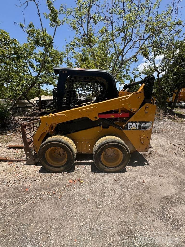 CAT 242 D Skid steer loaders