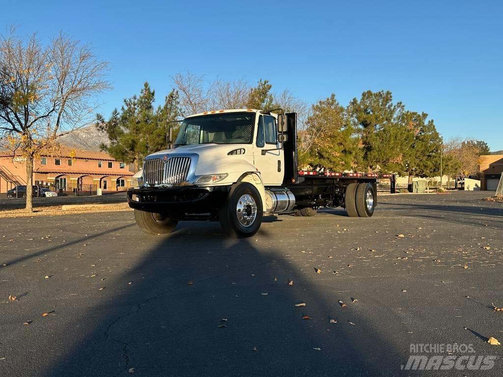 International 4300 Flatbed / Dropside trucks