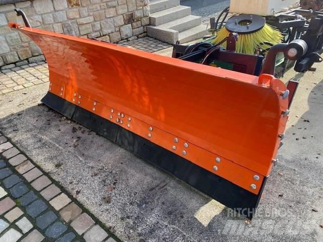Agromet 220 Snow blades and plows