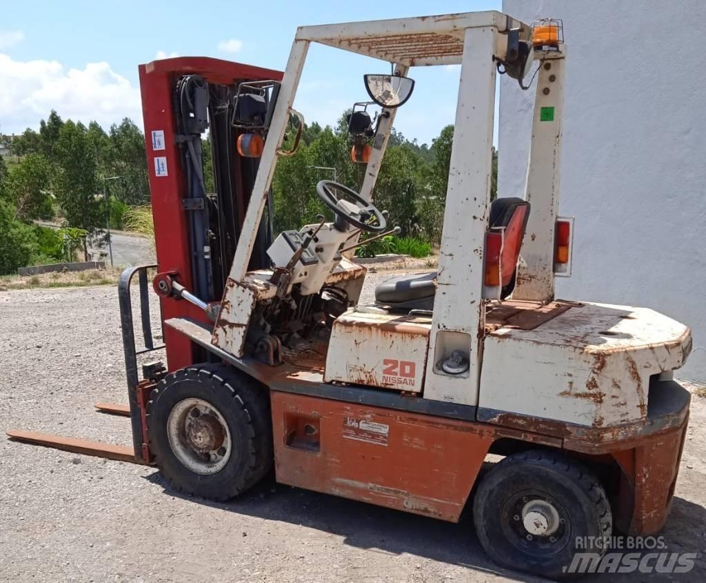 Nissan EH02A20U Diesel trucks