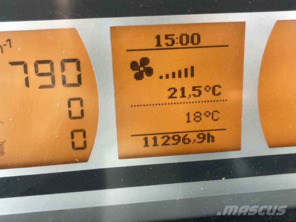 Fendt 828 VARIO Tractors