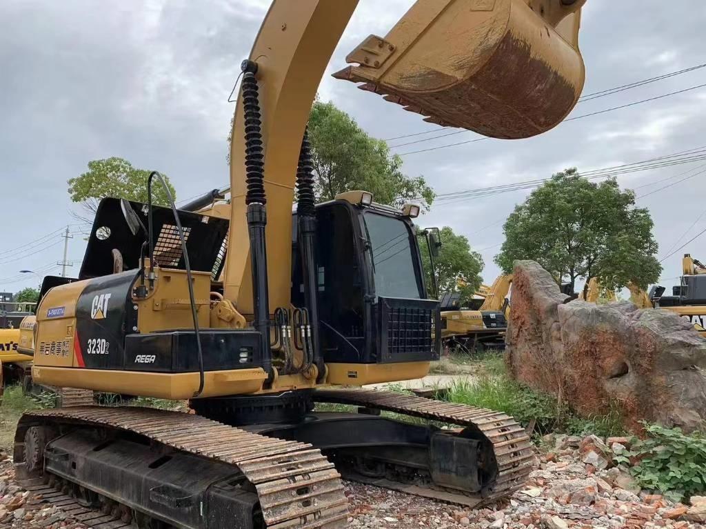 CAT 323D Crawler excavators