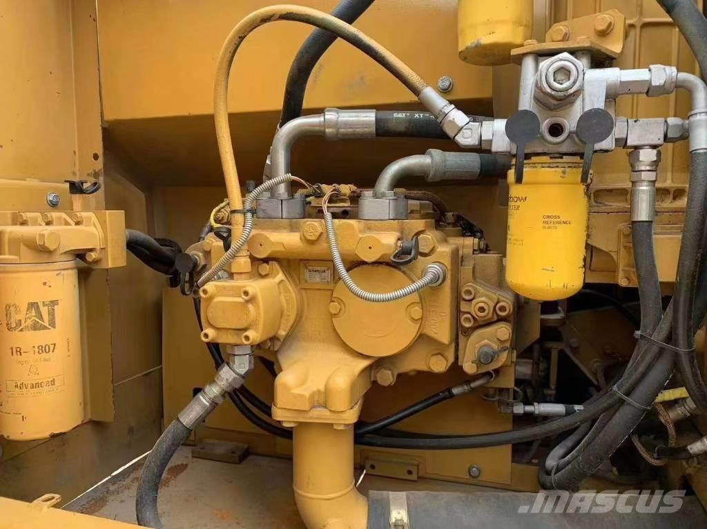 CAT 323D Crawler excavators