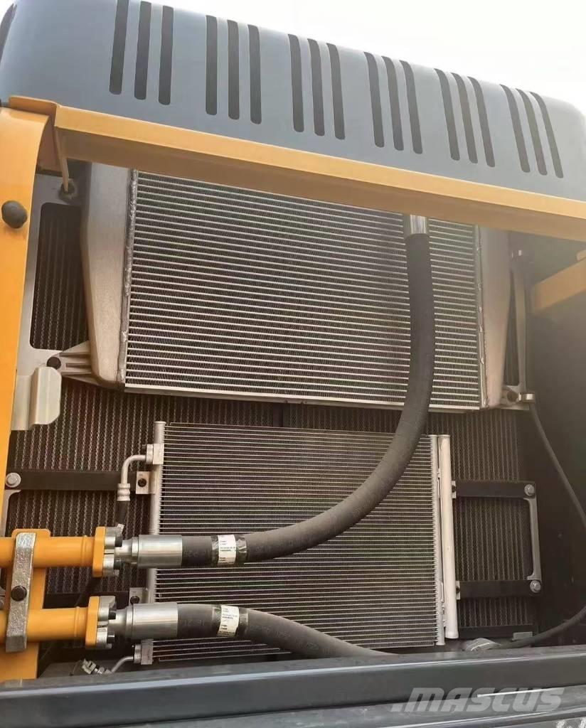 Hyundai 305LC Crawler excavators