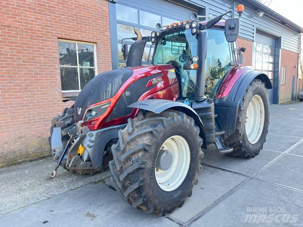 Valtra T 174 Versu Tractors